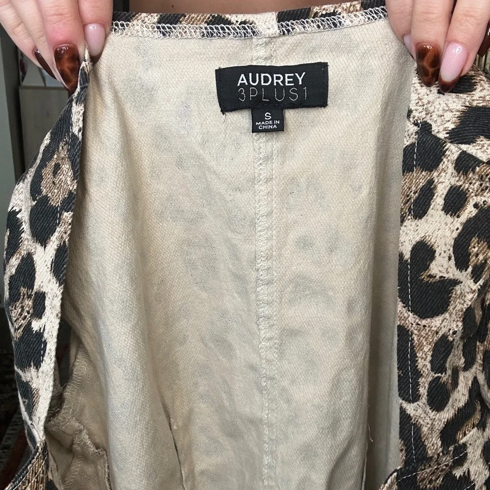 Leopard Button Front Mini S - Picture 3 of 7